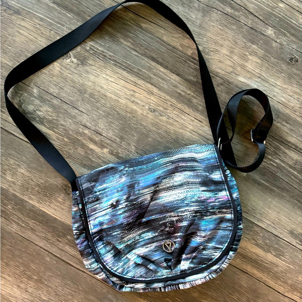 Lululemon- Aviva crossbody bag